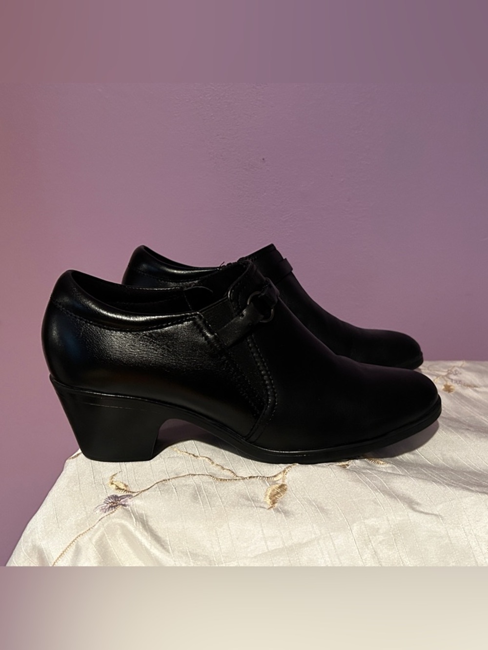Clark’s Emily 2 Erin bootie Size 8